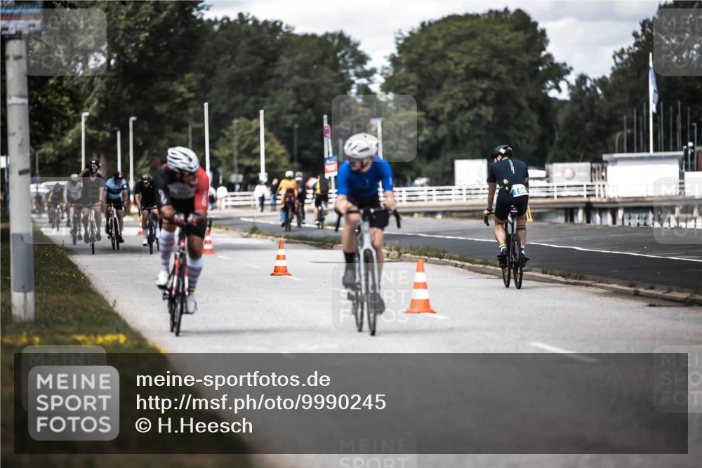 16.08.2026 - KN Förde Triathlon 2026 H.Heesch http://msf.ph/oto/9990245 16.08.2026 13:25:27 Radfahren 717, 734 meine-sportfotos.de