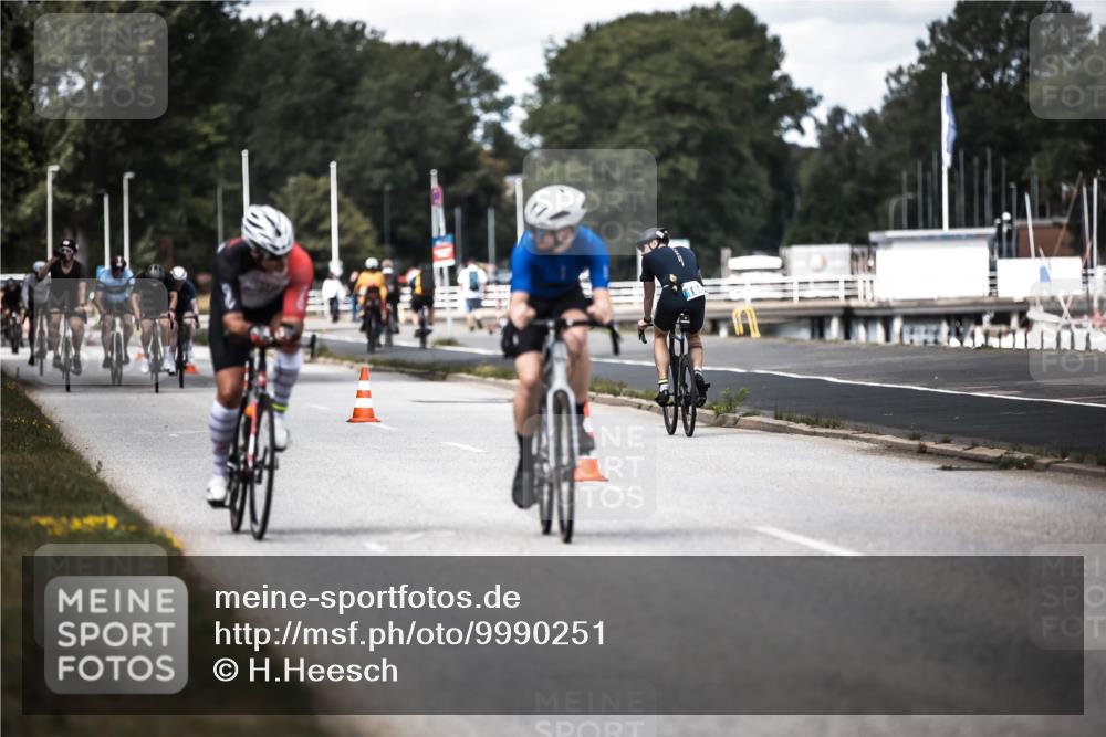 16.08.2026 - KN Förde Triathlon 2026 H.Heesch http://msf.ph/oto/9990251 16.08.2026 13:25:27 Radfahren 717, 734 meine-sportfotos.de
