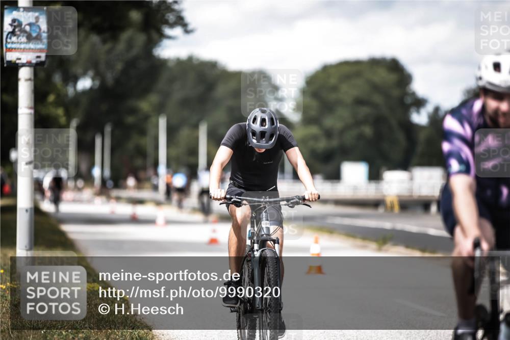 16.08.2026 - KN Förde Triathlon 2026 H.Heesch http://msf.ph/oto/9990320 16.08.2026 13:25:42 Radfahren 601, 711 meine-sportfotos.de