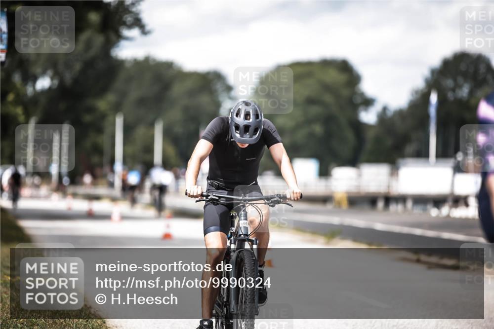 16.08.2026 - KN Förde Triathlon 2026 H.Heesch http://msf.ph/oto/9990324 16.08.2026 13:25:42 Radfahren 601, 711 meine-sportfotos.de