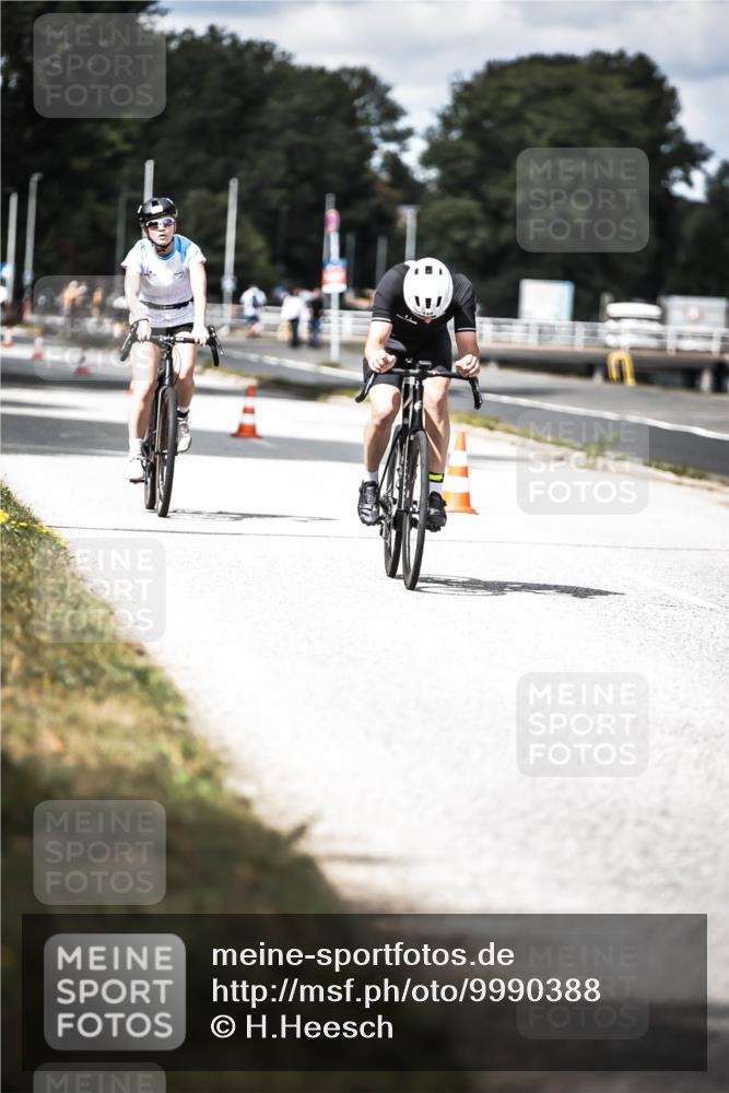 16.08.2026 - KN Förde Triathlon 2026 H.Heesch http://msf.ph/oto/9990388 16.08.2026 13:26:01 Radfahren 726, 731 meine-sportfotos.de