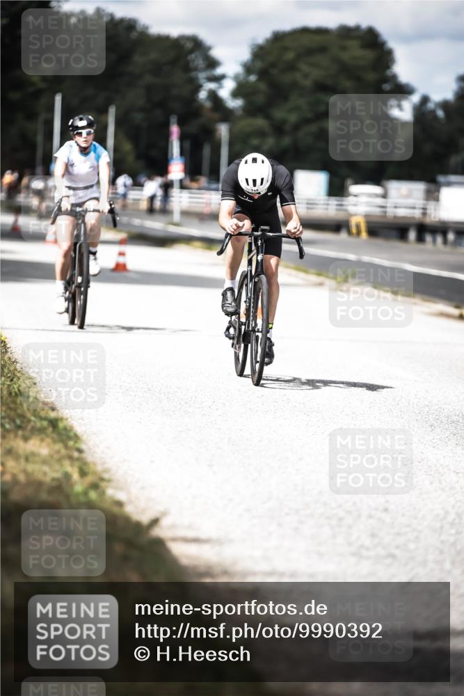 16.08.2026 - KN Förde Triathlon 2026 H.Heesch http://msf.ph/oto/9990392 16.08.2026 13:26:01 Radfahren 726, 731 meine-sportfotos.de