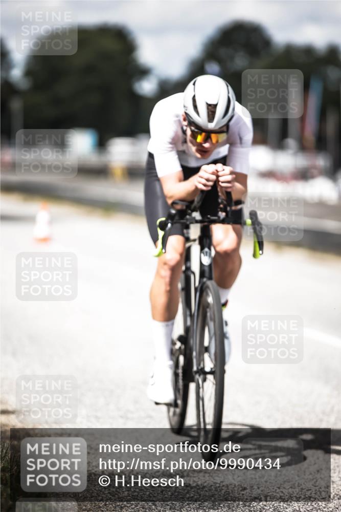 16.08.2026 - KN Förde Triathlon 2026 H.Heesch http://msf.ph/oto/9990434 16.08.2026 13:26:09 Radfahren  meine-sportfotos.de