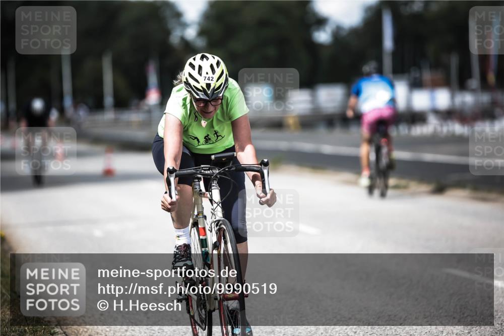 16.08.2026 - KN Förde Triathlon 2026 H.Heesch http://msf.ph/oto/9990519 16.08.2026 13:26:36 Radfahren 715, 742 meine-sportfotos.de