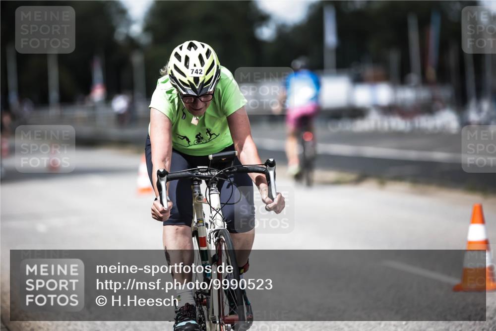 16.08.2026 - KN Förde Triathlon 2026 H.Heesch http://msf.ph/oto/9990523 16.08.2026 13:26:36 Radfahren 715, 742 meine-sportfotos.de