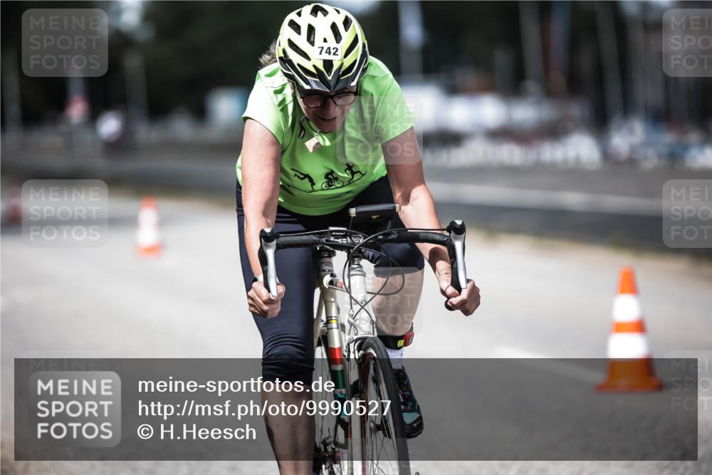 16.08.2026 - KN Förde Triathlon 2026 H.Heesch http://msf.ph/oto/9990527 16.08.2026 13:26:36 Radfahren 715, 742 meine-sportfotos.de