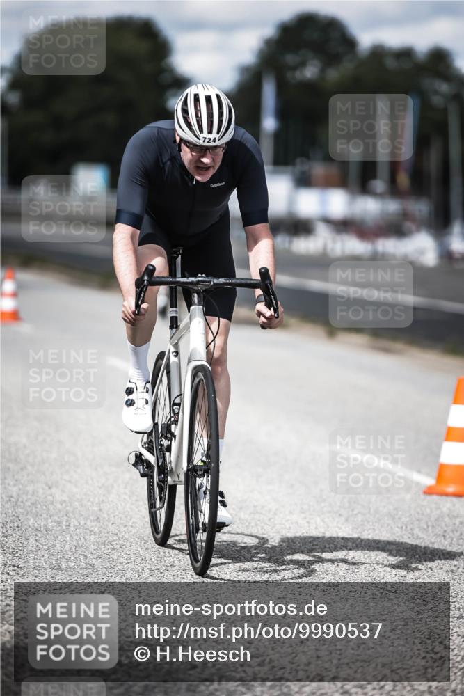 16.08.2026 - KN Förde Triathlon 2026 H.Heesch http://msf.ph/oto/9990537 16.08.2026 13:26:39 Radfahren 566, 715, 742 meine-sportfotos.de