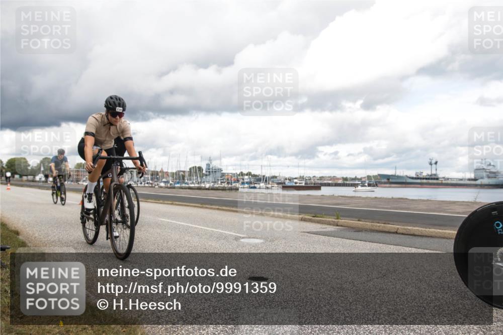 16.08.2026 - KN Förde Triathlon 2026 H.Heesch http://msf.ph/oto/9991359 16.08.2026 13:13:14 Radfahren 532, 534, 539, 544, 706, 721, 730, 742, 747 meine-sportfotos.de