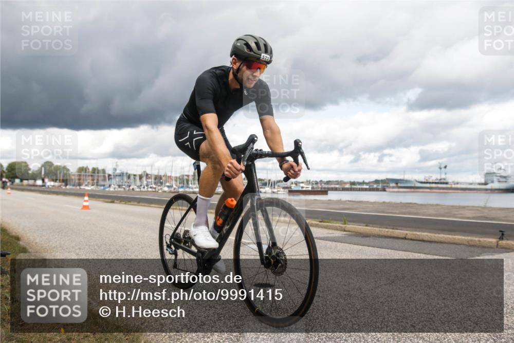 16.08.2026 - KN Förde Triathlon 2026 H.Heesch http://msf.ph/oto/9991415 16.08.2026 13:15:46 Radfahren 515, 569, 573, 587, 606, 609, 742 meine-sportfotos.de