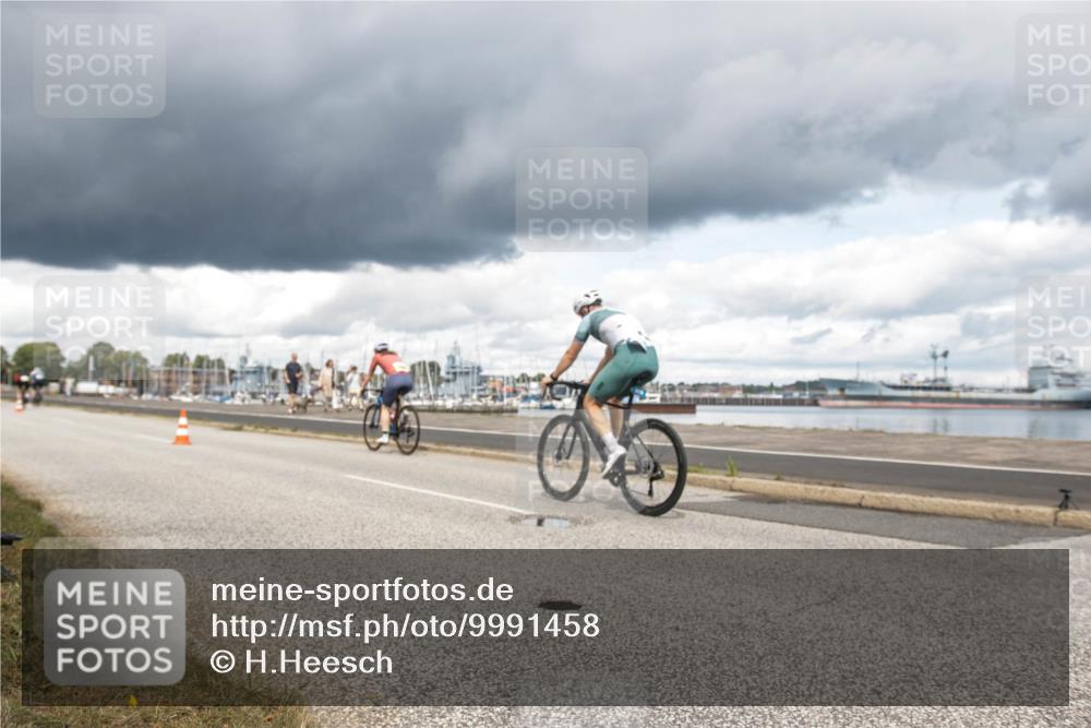 16.08.2026 - KN Förde Triathlon 2026 H.Heesch http://msf.ph/oto/9991458 16.08.2026 13:17:27 Radfahren 591, 610, 723 meine-sportfotos.de