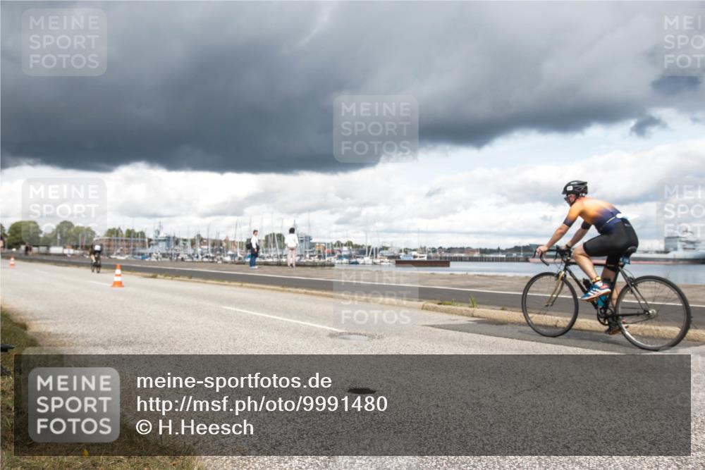 16.08.2026 - KN Förde Triathlon 2026 H.Heesch http://msf.ph/oto/9991480 16.08.2026 13:18:45 Radfahren 559, 566, 597, 603, 609, 715, 718 meine-sportfotos.de