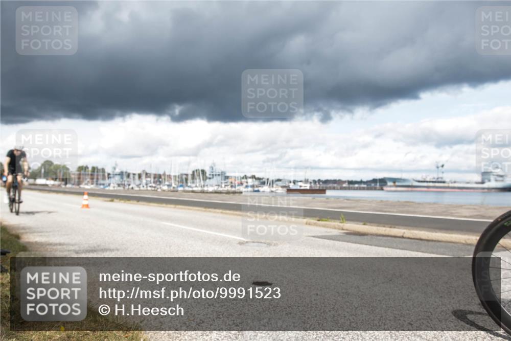 16.08.2026 - KN Förde Triathlon 2026 H.Heesch http://msf.ph/oto/9991523 16.08.2026 13:20:29 Radfahren 556, 588 meine-sportfotos.de