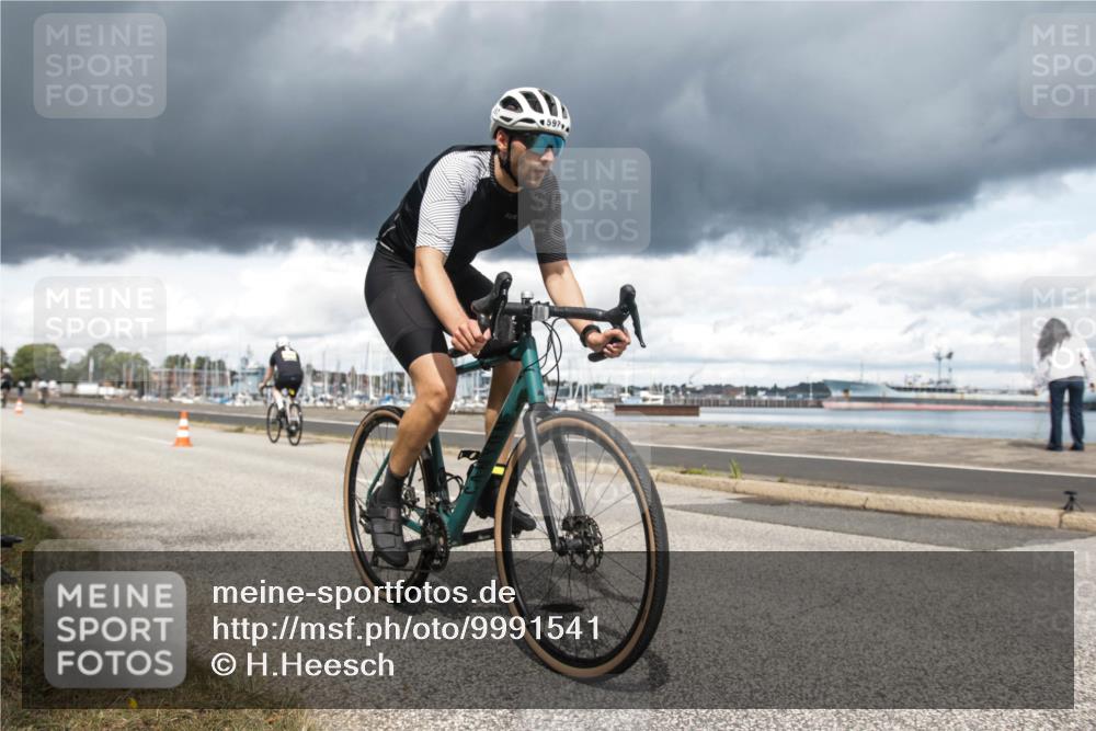 16.08.2026 - KN Förde Triathlon 2026 H.Heesch http://msf.ph/oto/9991541 16.08.2026 13:21:17 Radfahren 592, 597, 603, 608, 703 meine-sportfotos.de