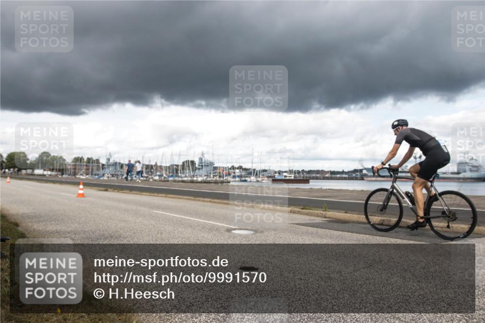 16.08.2026 - KN Förde Triathlon 2026 H.Heesch http://msf.ph/oto/9991570 16.08.2026 13:23:03 Radfahren 584, 739 meine-sportfotos.de