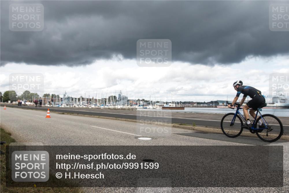 16.08.2026 - KN Förde Triathlon 2026 H.Heesch http://msf.ph/oto/9991599 16.08.2026 13:24:29 Radfahren 595, 730, 738 meine-sportfotos.de