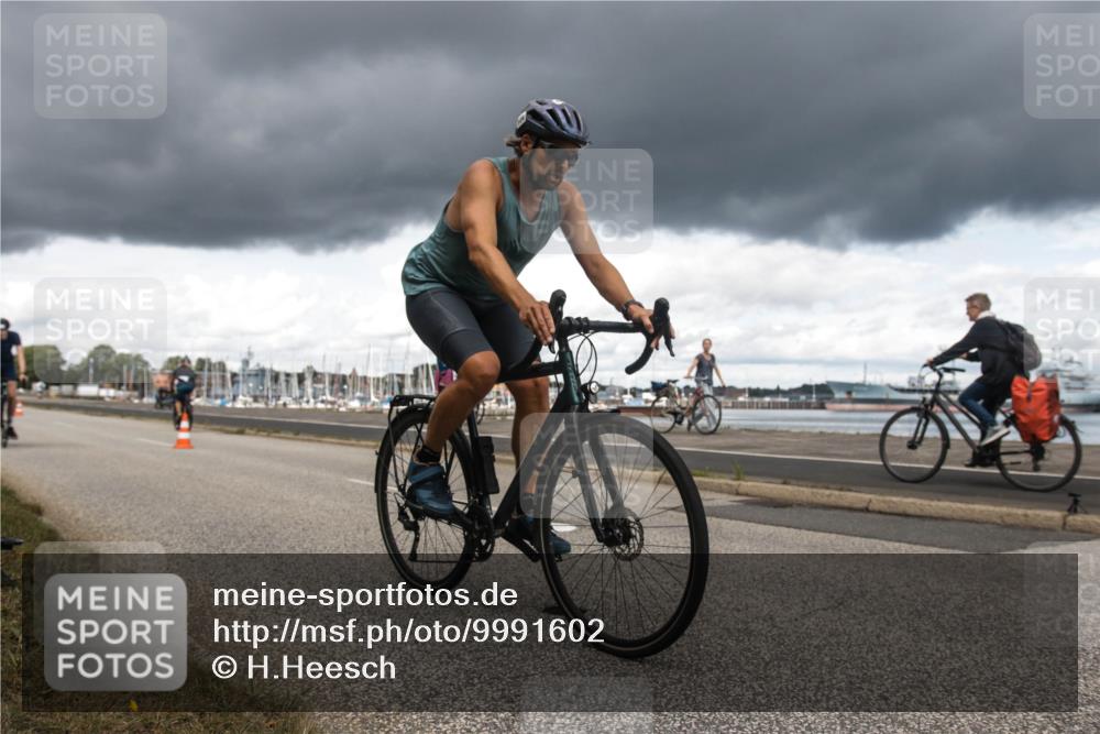 16.08.2026 - KN Förde Triathlon 2026 H.Heesch http://msf.ph/oto/9991602 16.08.2026 13:24:50 Radfahren 546, 561, 577 meine-sportfotos.de