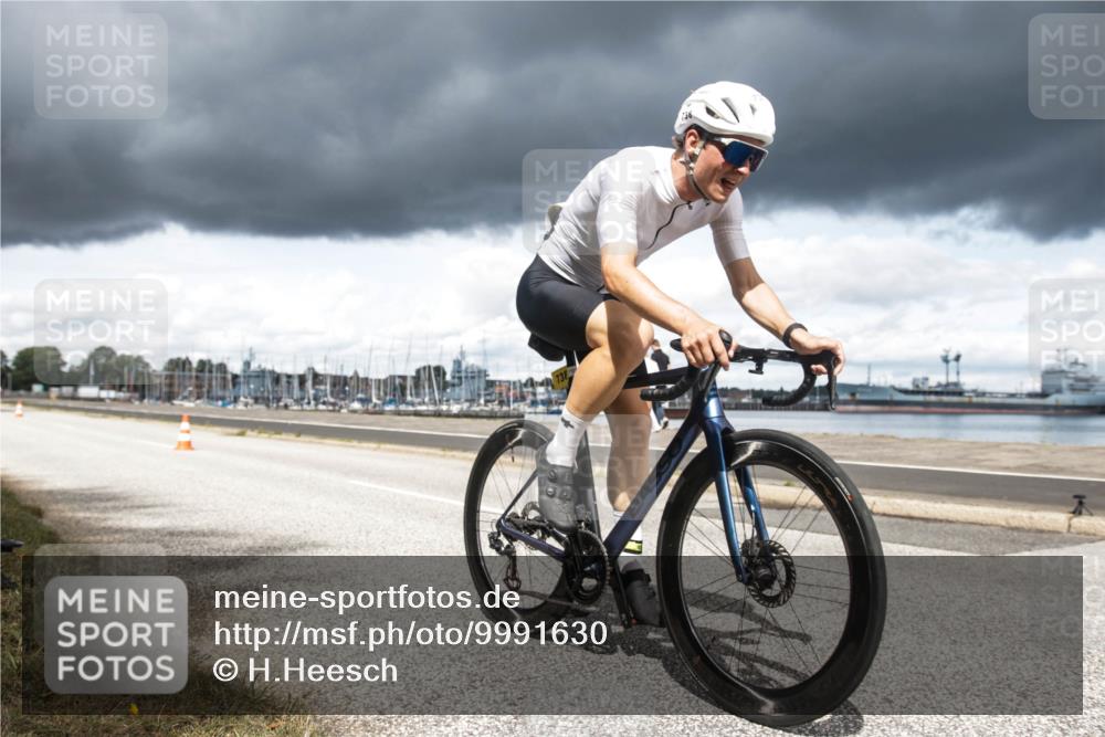 16.08.2026 - KN Förde Triathlon 2026 H.Heesch http://msf.ph/oto/9991630 16.08.2026 13:26:27 Radfahren 580, 725 meine-sportfotos.de