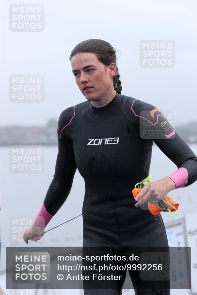 16.08.2026 - KN Förde Triathlon 2026 Antke Förster http://msf.ph/oto/9992256 16.08.2026 09:08:03 Schwimmen 537, 102, 104, 105, 537 meine-sportfotos.de