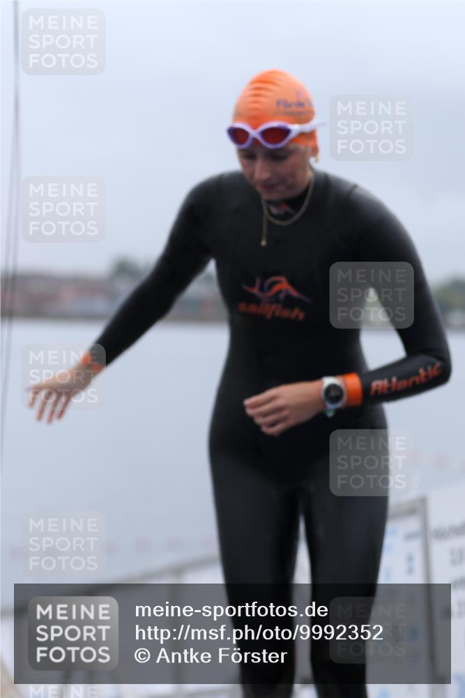 16.08.2026 - KN Förde Triathlon 2026 Antke Förster http://msf.ph/oto/9992352 16.08.2026 09:11:35 Schwimmen 117, 118, 122, 133, 140, 133, 142 meine-sportfotos.de