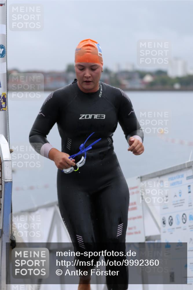 16.08.2026 - KN Förde Triathlon 2026 Antke Förster http://msf.ph/oto/9992360 16.08.2026 09:12:04 Schwimmen 142, 127, 141, 146 meine-sportfotos.de