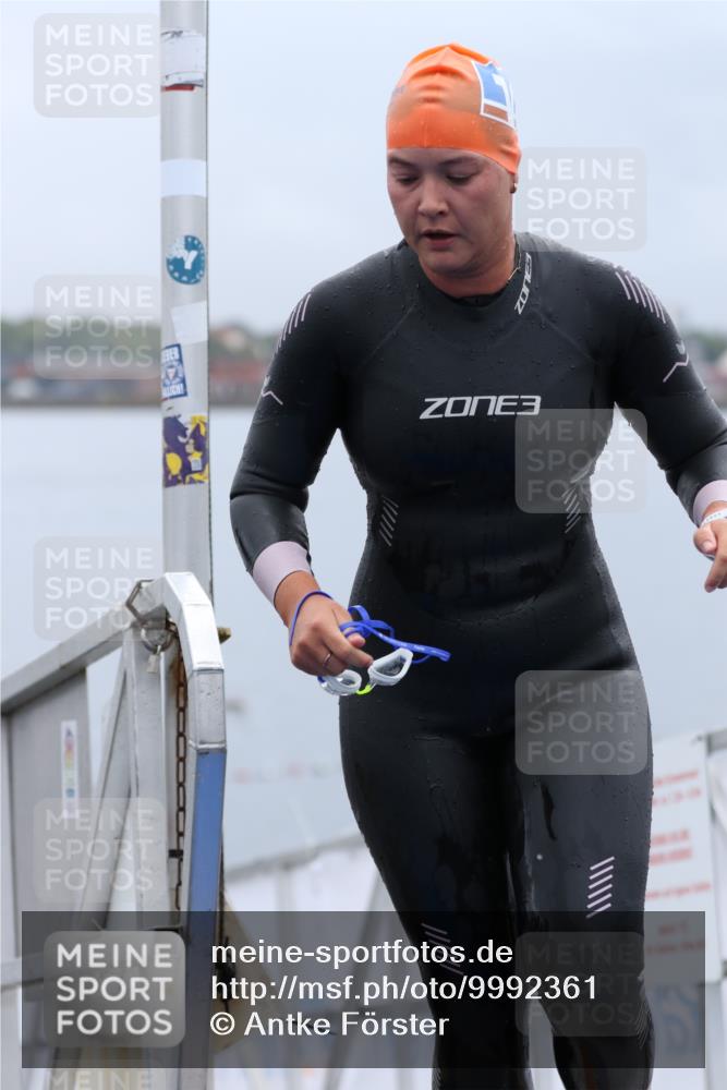 16.08.2026 - KN Förde Triathlon 2026 Antke Förster http://msf.ph/oto/9992361 16.08.2026 09:12:04 Schwimmen 142, 127, 141, 146 meine-sportfotos.de
