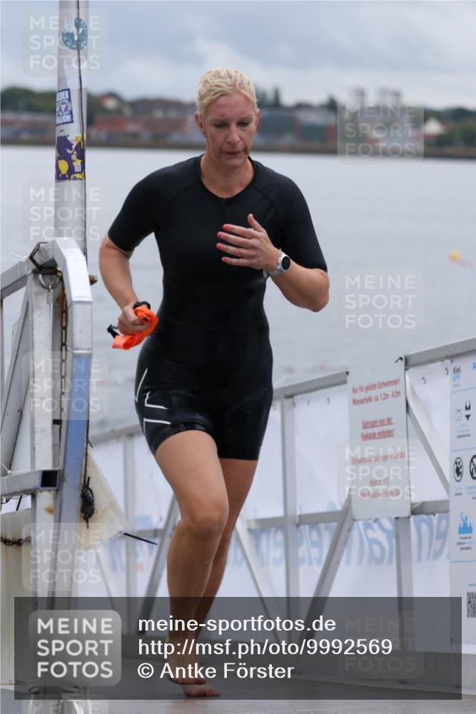 16.08.2026 - KN Förde Triathlon 2026 Antke Förster http://msf.ph/oto/9992569 16.08.2026 09:17:37 Schwimmen 103, 139, 166, 186, 187, 126, 156, 171, 172, 174, 190, 191, 197 meine-sportfotos.de