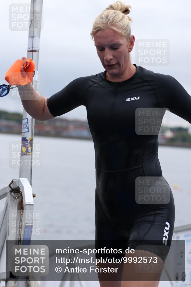 16.08.2026 - KN Förde Triathlon 2026 Antke Förster http://msf.ph/oto/9992573 16.08.2026 09:17:38 Schwimmen 103, 139, 166, 172, 186, 187, 126, 156, 171, 172, 174, 190, 191, 197 meine-sportfotos.de