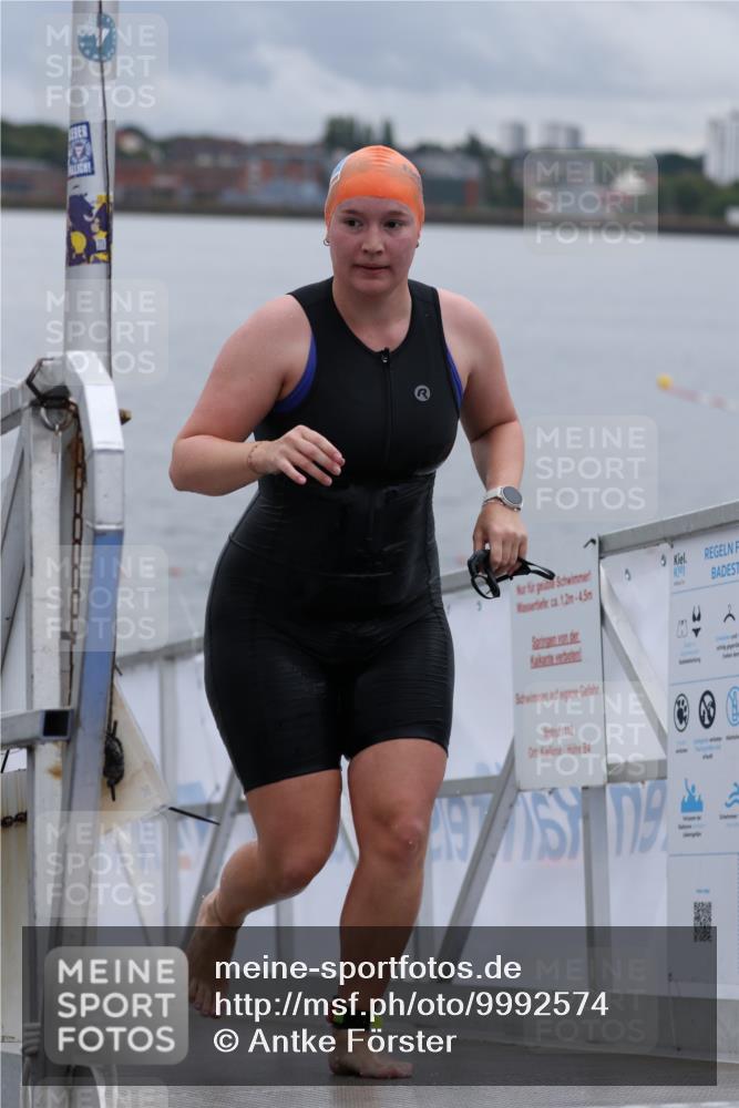 16.08.2026 - KN Förde Triathlon 2026 Antke Förster http://msf.ph/oto/9992574 16.08.2026 09:17:40 Schwimmen 103, 139, 166, 172, 174, 186, 187, 126, 156, 171, 174, 176, 190, 191, 197 meine-sportfotos.de