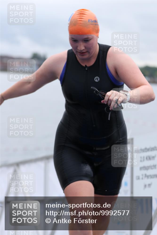 16.08.2026 - KN Förde Triathlon 2026 Antke Förster http://msf.ph/oto/9992577 16.08.2026 09:17:41 Schwimmen 103, 139, 166, 172, 174, 186, 187, 126, 156, 171, 176, 190, 191, 197 meine-sportfotos.de
