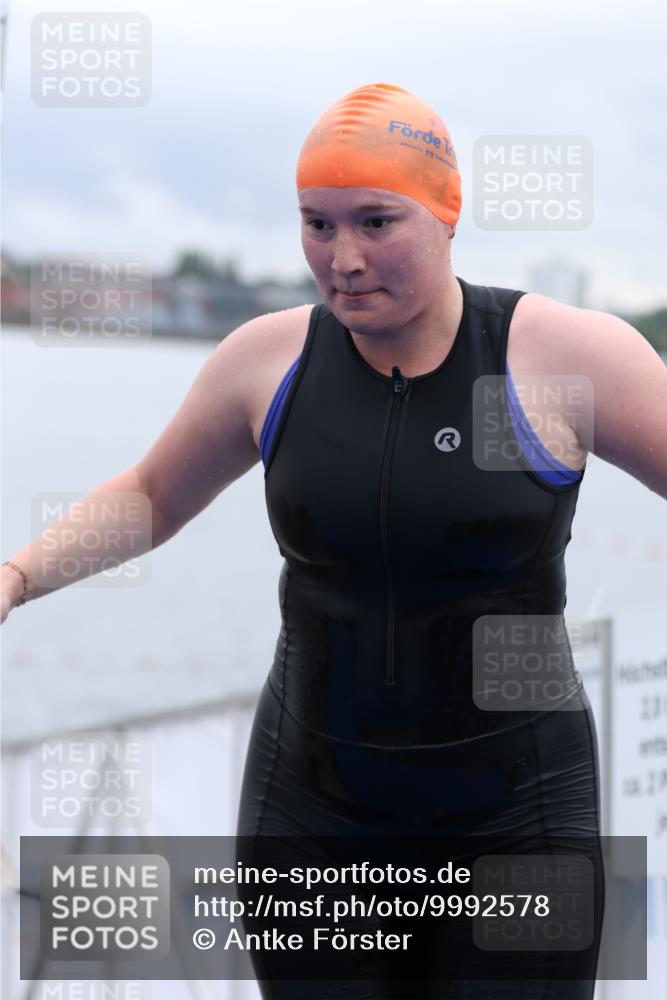 16.08.2026 - KN Förde Triathlon 2026 Antke Förster http://msf.ph/oto/9992578 16.08.2026 09:17:41 Schwimmen 103, 139, 166, 172, 174, 186, 187, 126, 156, 171, 176, 190, 191, 197 meine-sportfotos.de