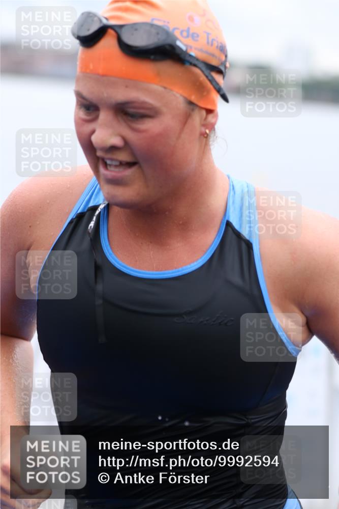 16.08.2026 - KN Förde Triathlon 2026 Antke Förster http://msf.ph/oto/9992594 16.08.2026 09:17:57 Schwimmen 156, 171, 172, 174, 190, 197, 126, 163, 176, 189, 191 meine-sportfotos.de