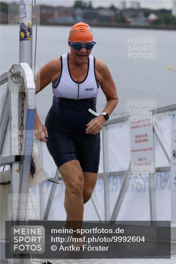 16.08.2026 - KN Förde Triathlon 2026 Antke Förster http://msf.ph/oto/9992604 16.08.2026 09:18:10 Schwimmen 126, 156, 163, 171, 176, 190, 191, 197, 163, 178, 189, 192, 203 meine-sportfotos.de