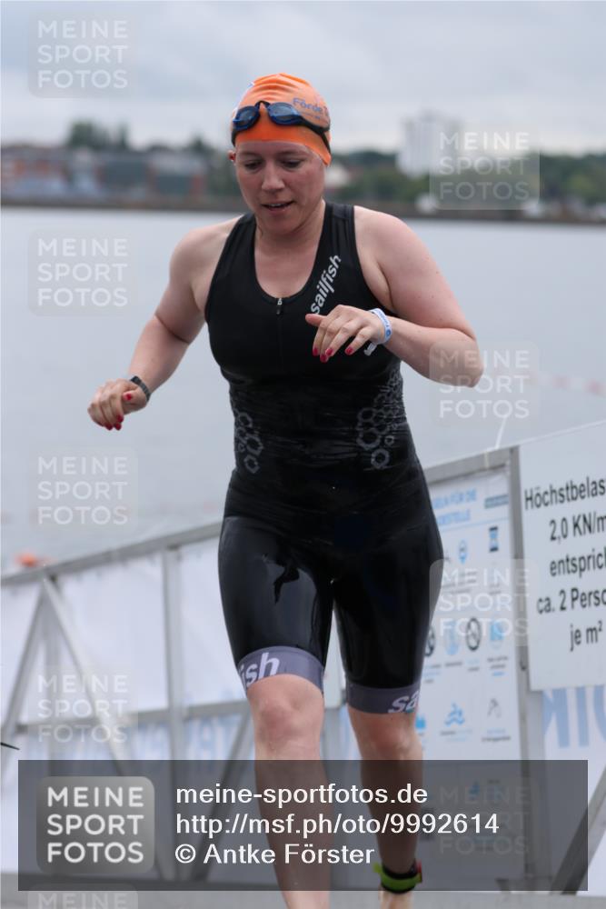 16.08.2026 - KN Förde Triathlon 2026 Antke Förster http://msf.ph/oto/9992614 16.08.2026 09:18:22 Schwimmen 126, 163, 176, 189, 191, 178, 192, 200, 203, 206 meine-sportfotos.de