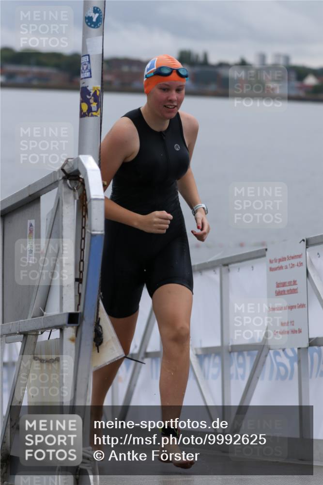 16.08.2026 - KN Förde Triathlon 2026 Antke Förster http://msf.ph/oto/9992625 16.08.2026 09:18:42 Schwimmen 178, 192, 203, 206, 164, 194, 198, 200, 205, 206, 212, 225 meine-sportfotos.de