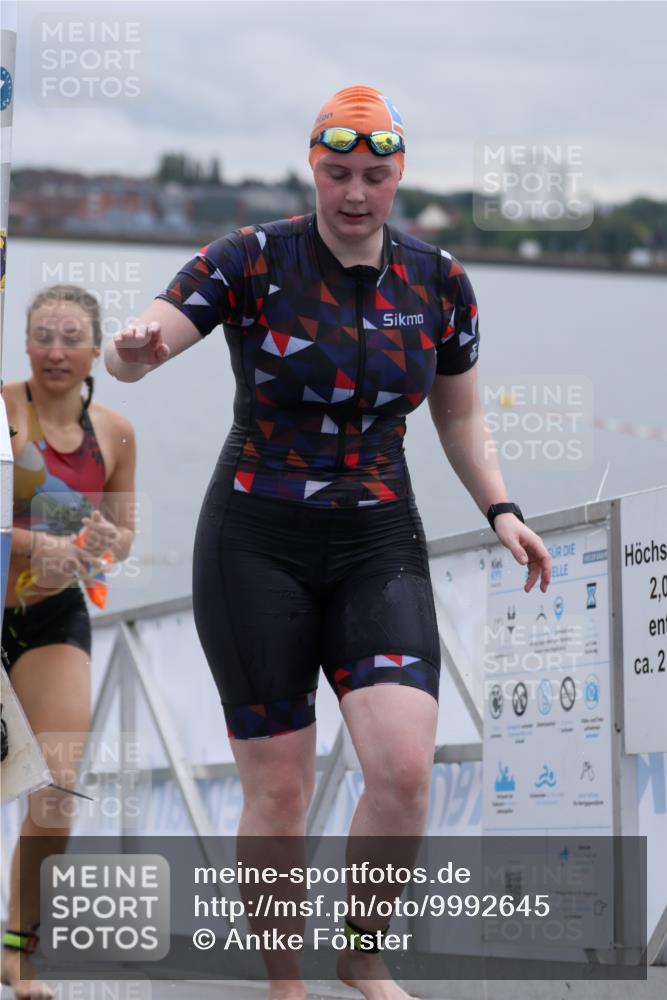 16.08.2026 - KN Förde Triathlon 2026 Antke Förster http://msf.ph/oto/9992645 16.08.2026 09:18:58 Schwimmen 164, 198, 200, 205, 206, 184, 194, 195, 205, 211, 212, 225 meine-sportfotos.de