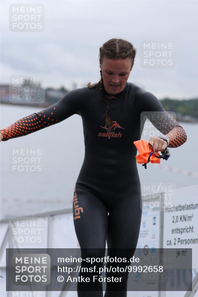 16.08.2026 - KN Förde Triathlon 2026 Antke Förster http://msf.ph/oto/9992658 16.08.2026 09:19:06 Schwimmen 164, 194, 198, 200, 205, 206, 212, 225, 181, 184, 195, 204, 211, 225 meine-sportfotos.de