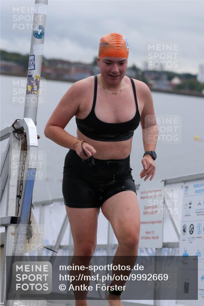 16.08.2026 - KN Förde Triathlon 2026 Antke Förster http://msf.ph/oto/9992669 16.08.2026 09:19:15 Schwimmen 164, 194, 195, 198, 205, 212, 225, 181, 184, 201, 204, 211 meine-sportfotos.de