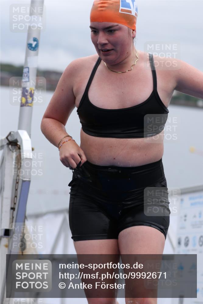 16.08.2026 - KN Förde Triathlon 2026 Antke Förster http://msf.ph/oto/9992671 16.08.2026 09:19:15 Schwimmen 164, 194, 195, 198, 205, 212, 225, 181, 184, 201, 204, 211 meine-sportfotos.de