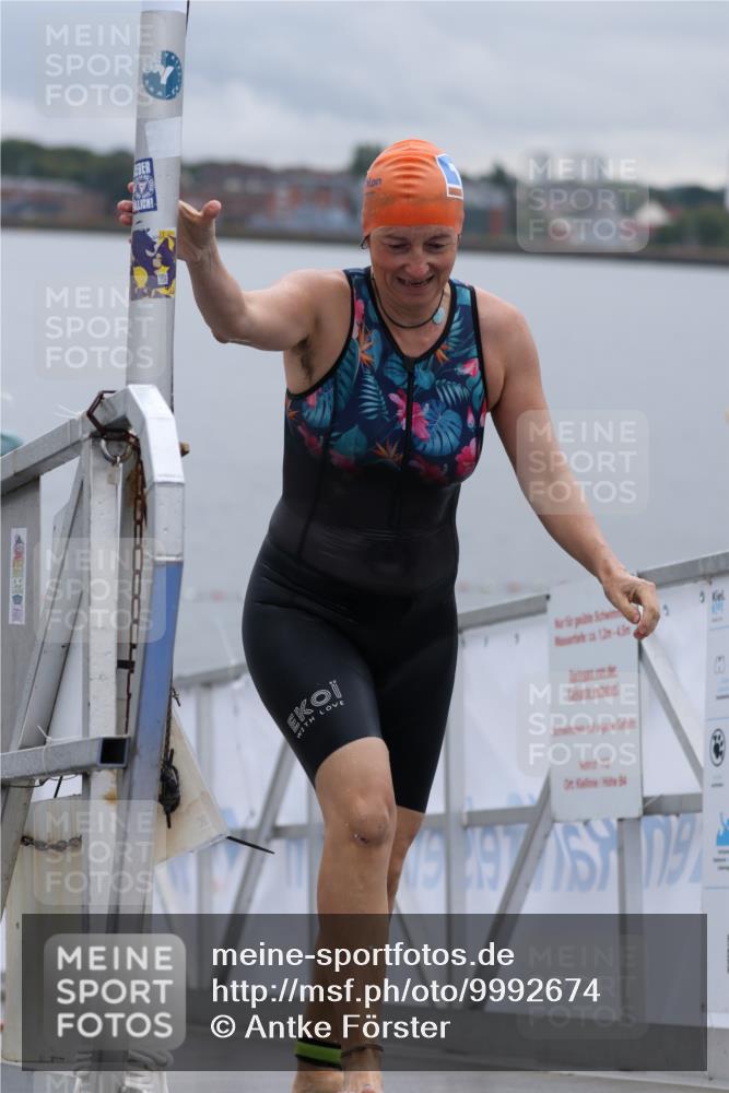 16.08.2026 - KN Förde Triathlon 2026 Antke Förster http://msf.ph/oto/9992674 16.08.2026 09:19:23 Schwimmen 184, 194, 195, 205, 211, 212, 225, 181, 201, 204 meine-sportfotos.de