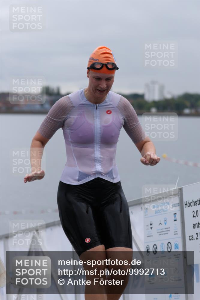 16.08.2026 - KN Förde Triathlon 2026 Antke Förster http://msf.ph/oto/9992713 16.08.2026 09:20:56 Schwimmen 179, 137, 167, 214, 230, 239 meine-sportfotos.de
