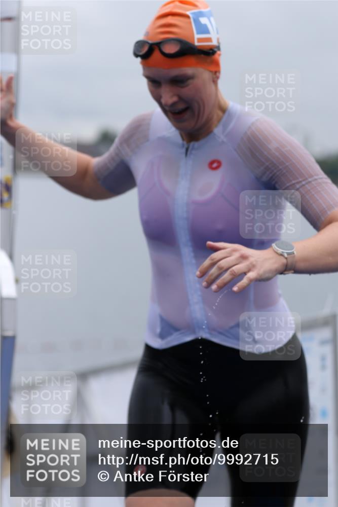 16.08.2026 - KN Förde Triathlon 2026 Antke Förster http://msf.ph/oto/9992715 16.08.2026 09:20:57 Schwimmen 179, 239, 137, 167, 214, 230, 239, 248 meine-sportfotos.de