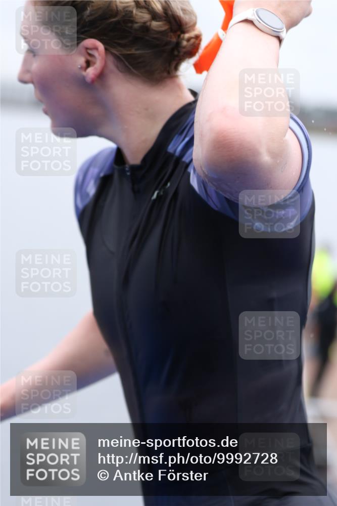 16.08.2026 - KN Förde Triathlon 2026 Antke Förster http://msf.ph/oto/9992728 16.08.2026 09:21:06 Schwimmen 137, 179, 230, 239, 167, 214, 248 meine-sportfotos.de