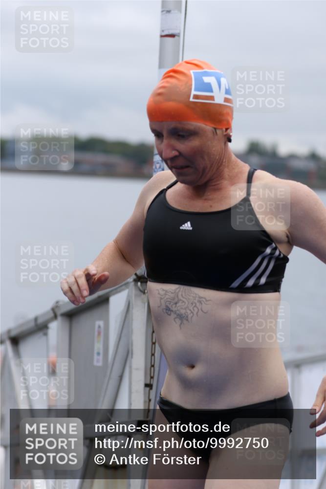 16.08.2026 - KN Förde Triathlon 2026 Antke Förster http://msf.ph/oto/9992750 16.08.2026 09:21:33 Schwimmen 214, 248, 188, 202, 213, 215, 235 meine-sportfotos.de