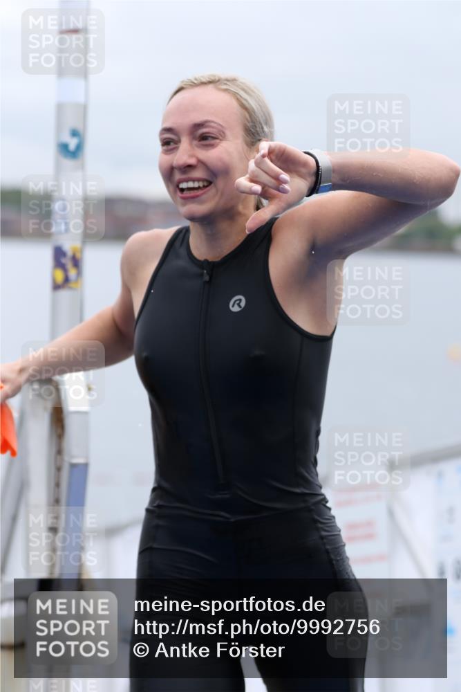 16.08.2026 - KN Förde Triathlon 2026 Antke Förster http://msf.ph/oto/9992756 16.08.2026 09:21:40 Schwimmen 213, 235, 248, 188, 202, 215, 229, 242 meine-sportfotos.de