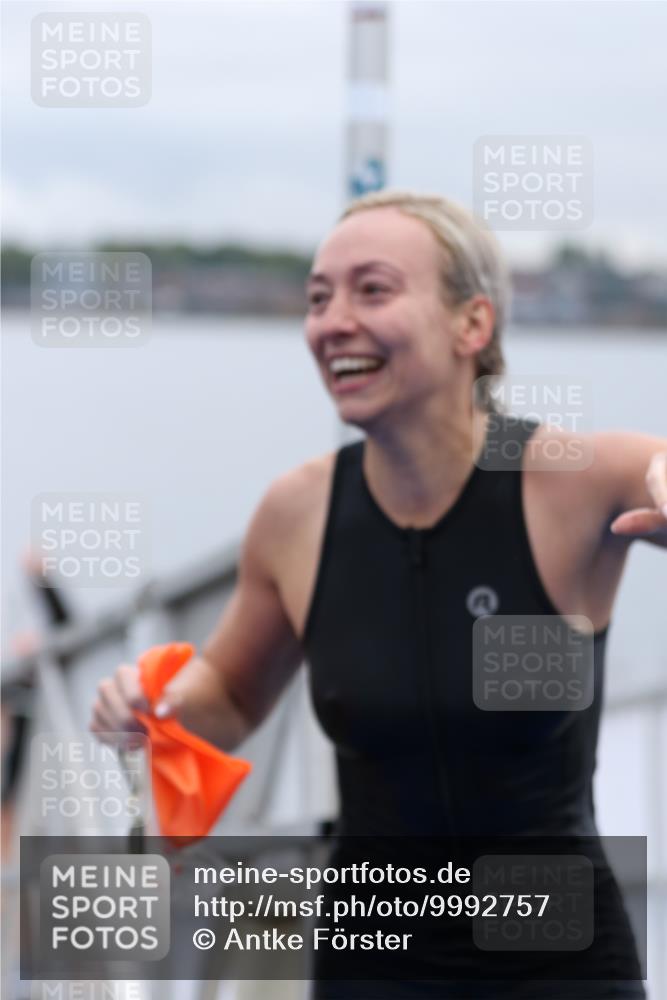 16.08.2026 - KN Förde Triathlon 2026 Antke Förster http://msf.ph/oto/9992757 16.08.2026 09:21:40 Schwimmen 213, 235, 248, 188, 202, 215, 229, 242 meine-sportfotos.de