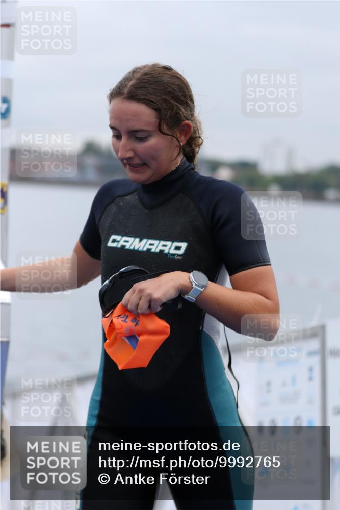 16.08.2026 - KN Förde Triathlon 2026 Antke Förster http://msf.ph/oto/9992765 16.08.2026 09:21:52 Schwimmen 188, 202, 213, 235, 188, 215, 217, 229, 232, 242 meine-sportfotos.de