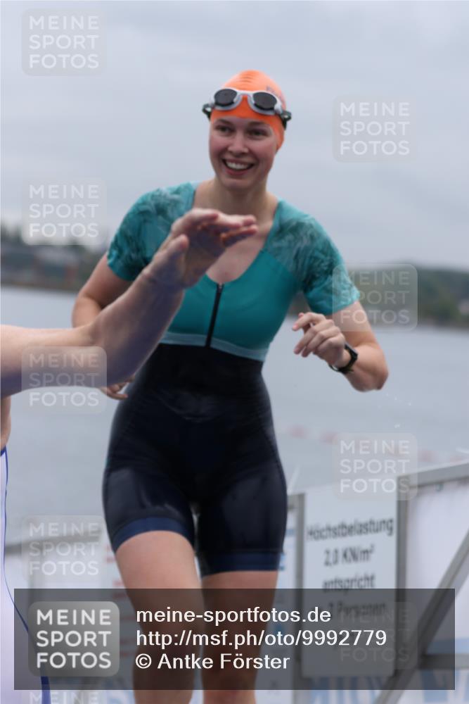 16.08.2026 - KN Förde Triathlon 2026 Antke Förster http://msf.ph/oto/9992779 16.08.2026 09:22:01 Schwimmen 188, 202, 215, 229, 235, 216, 217, 229, 232, 242 meine-sportfotos.de