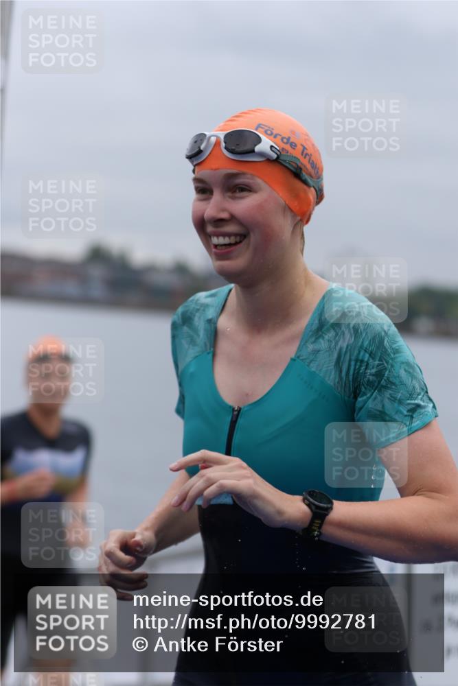 16.08.2026 - KN Förde Triathlon 2026 Antke Förster http://msf.ph/oto/9992781 16.08.2026 09:22:02 Schwimmen 188, 202, 215, 229, 235, 216, 217, 232, 242 meine-sportfotos.de