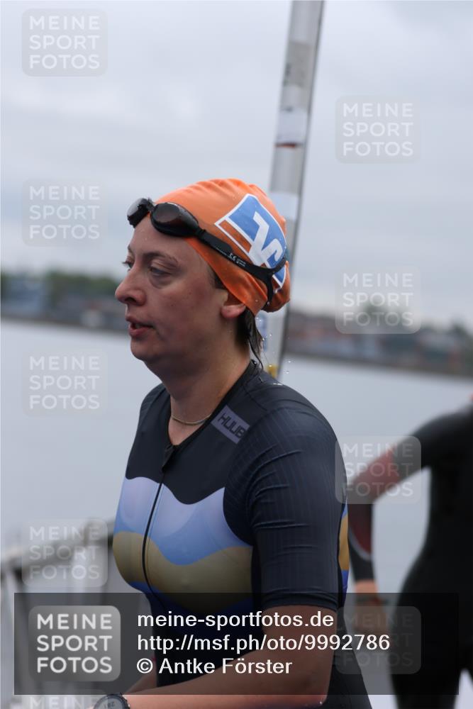 16.08.2026 - KN Förde Triathlon 2026 Antke Förster http://msf.ph/oto/9992786 16.08.2026 09:22:05 Schwimmen 188, 202, 215, 229, 242, 216, 217, 232 meine-sportfotos.de
