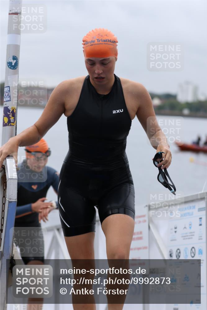 16.08.2026 - KN Förde Triathlon 2026 Antke Förster http://msf.ph/oto/9992873 16.08.2026 09:24:10 Schwimmen 244, 246, 251, 238 meine-sportfotos.de